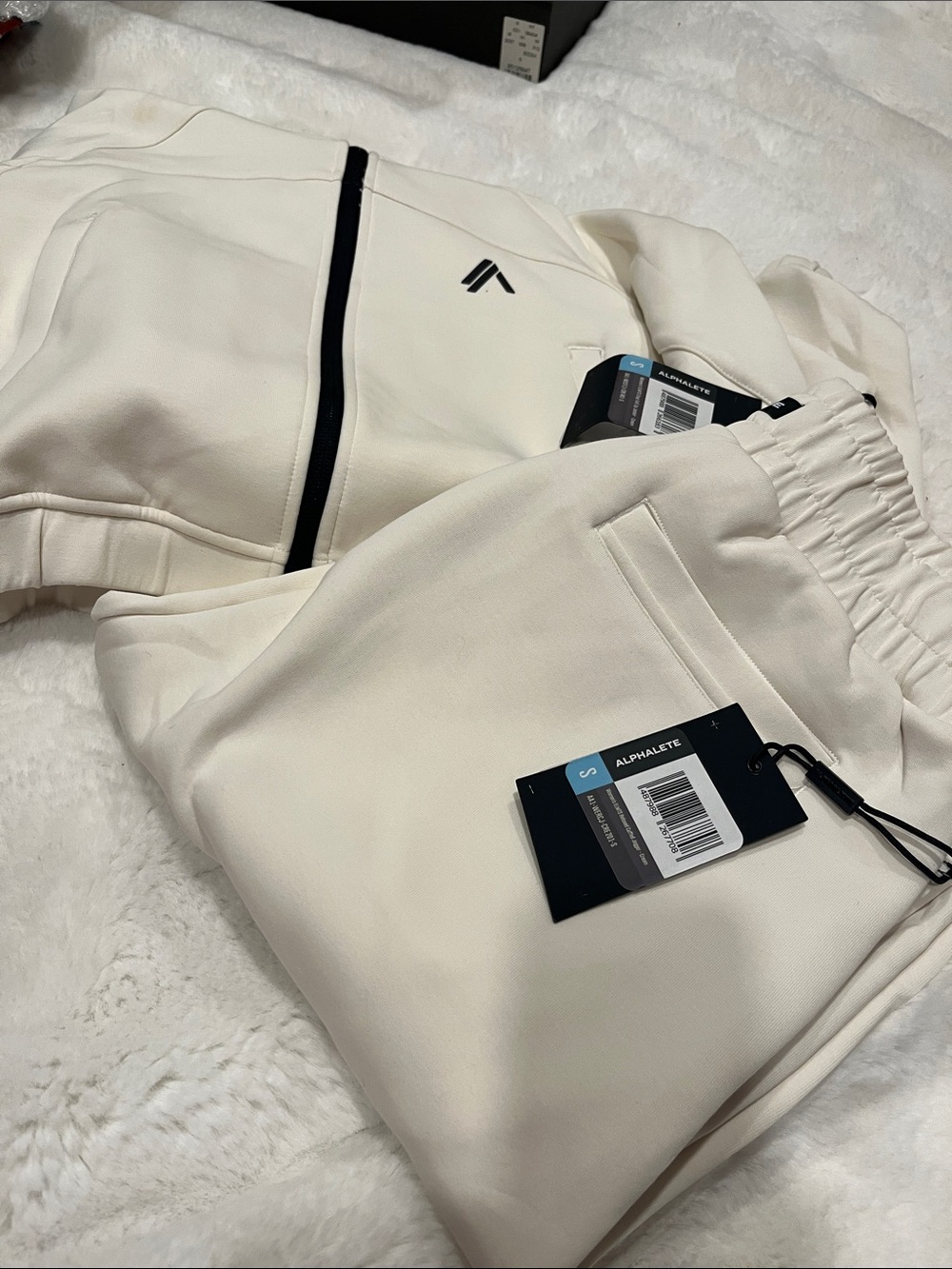 NWT Alphalete Women’s ELMTS Set Jacket and Joggers Cream